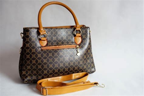 torebka louis vuitton podrobka szwy|Louis Vuitton monogram embossed.